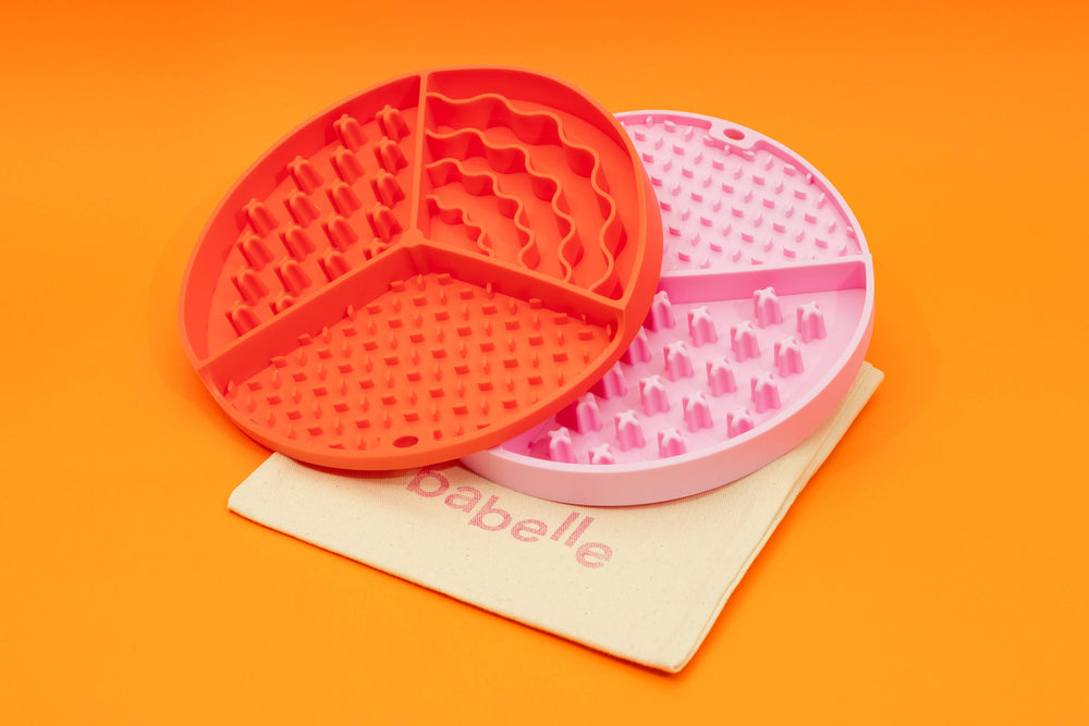 LickMat Adventure Coral - Detalhe do padrão intricado para estimulação mental e alimentação lenta
